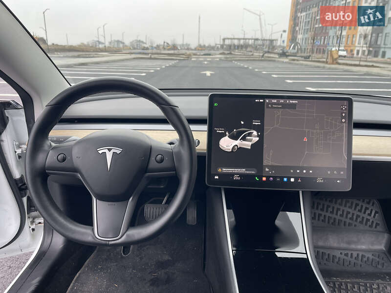 Седан Tesla Model 3 2019 в Ровно