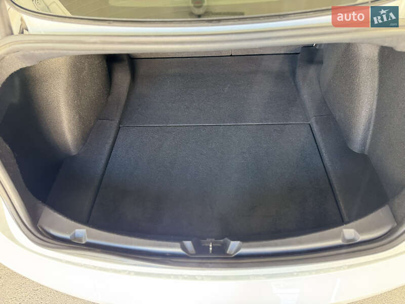 Седан Tesla Model 3 2023 в Ивано-Франковске