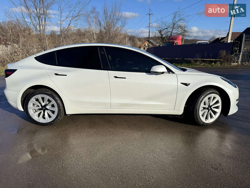 Седан Tesla Model 3 2023 в Ивано-Франковске