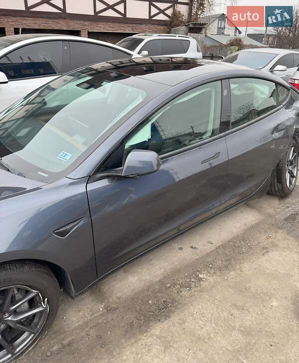 Седан Tesla Model 3 2022 в Киеве