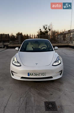 Седан Tesla Model 3 2022 в Киеве