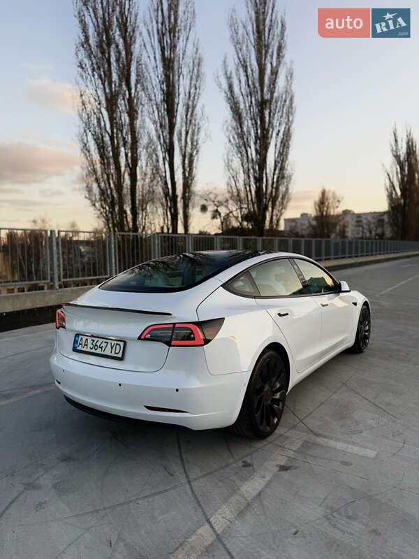 Седан Tesla Model 3 2022 в Киеве