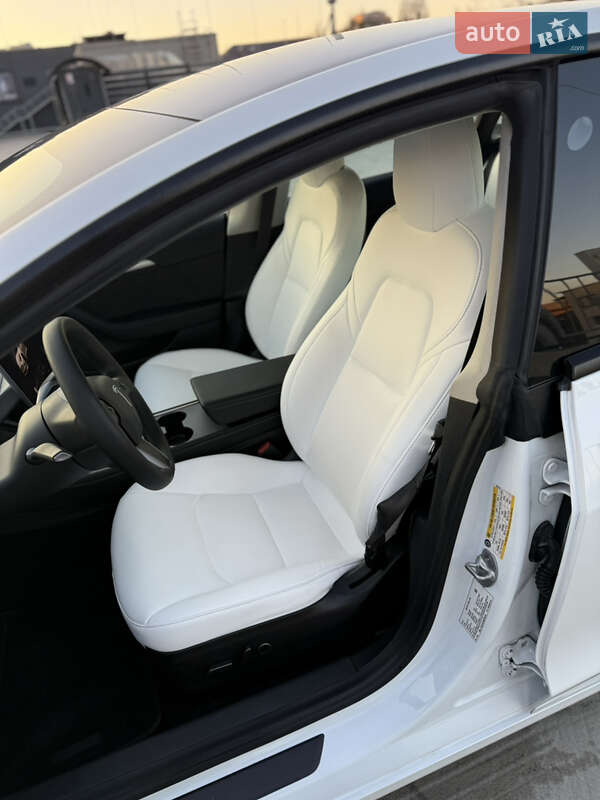 Седан Tesla Model 3 2022 в Киеве