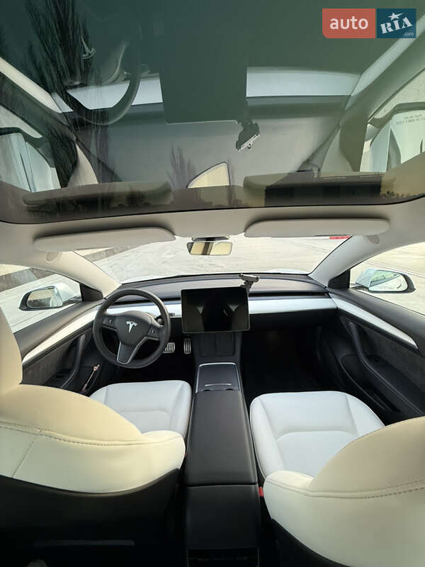 Седан Tesla Model 3 2022 в Киеве