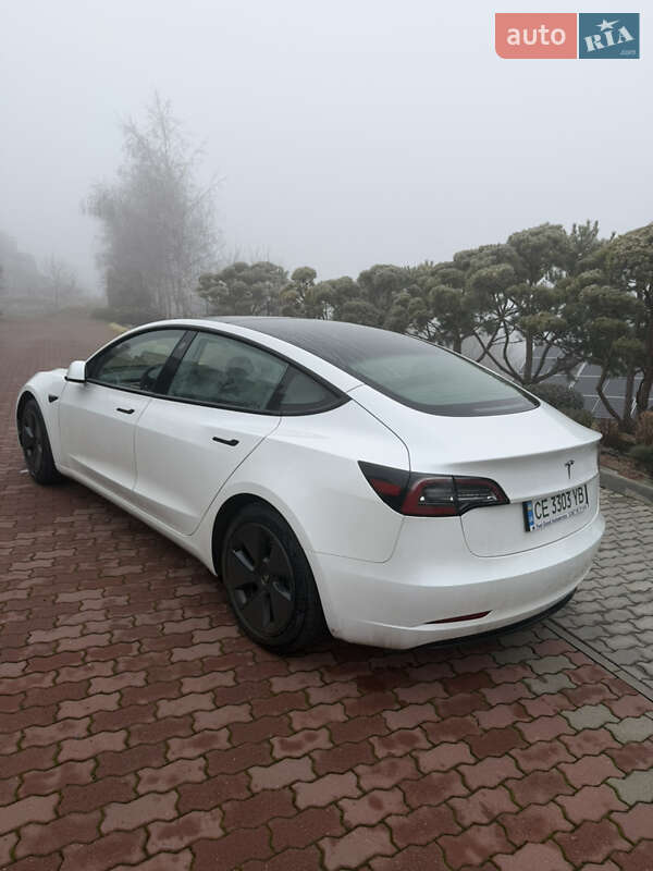 Седан Tesla Model 3 2022 в Черновцах