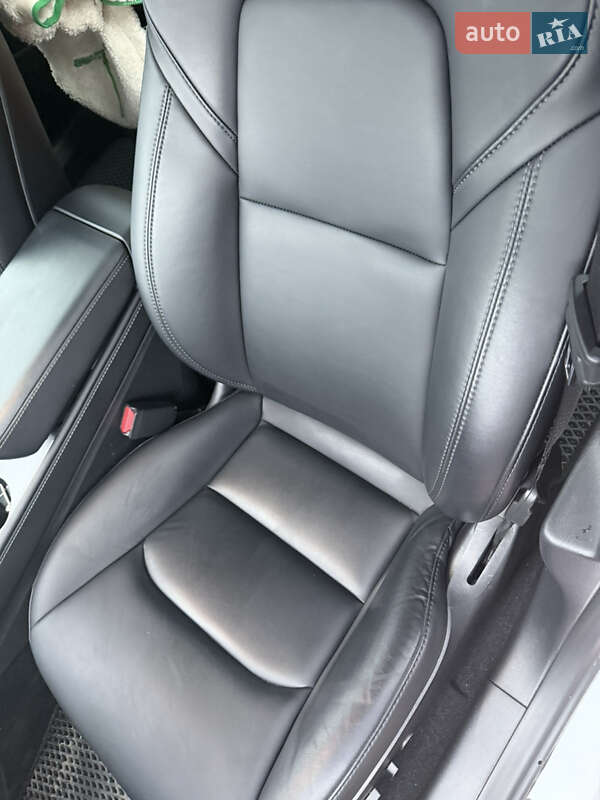 Седан Tesla Model 3 2022 в Черновцах