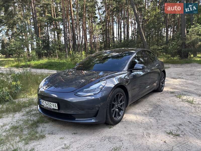 Седан Tesla Model 3 2018 в Луцке