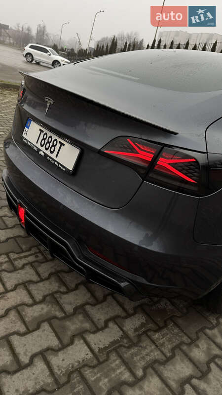 Седан Tesla Model 3 2022 в Дрогобыче