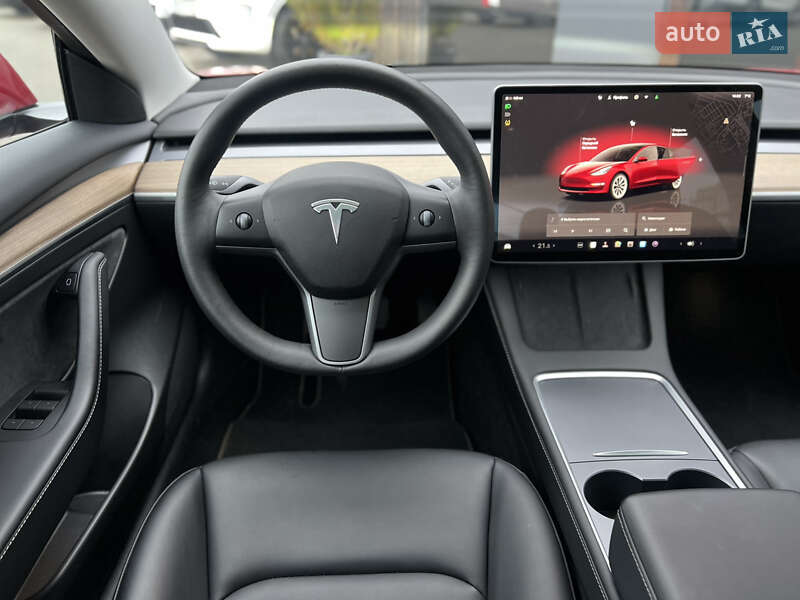 Седан Tesla Model 3 2023 в Одессе
