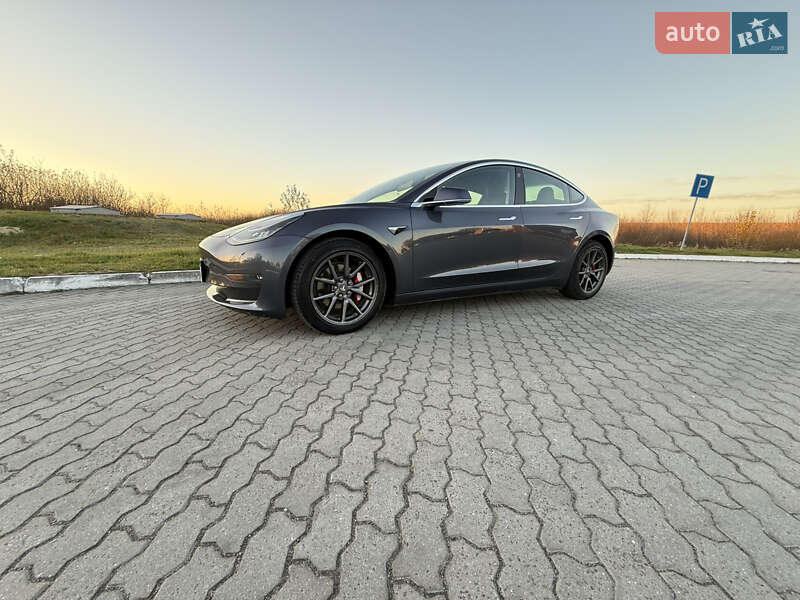 Седан Tesla Model 3 2019 в Дубно