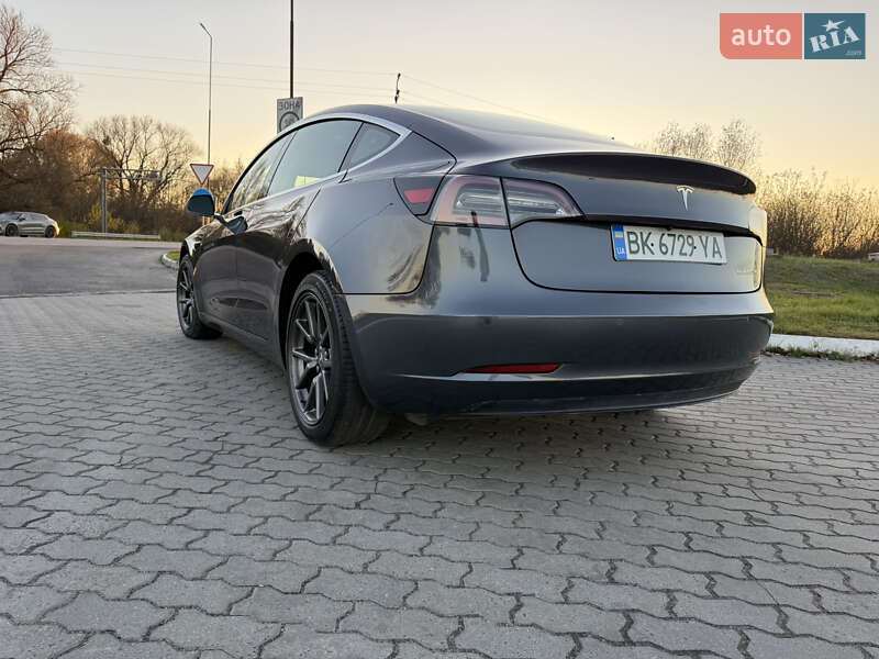 Седан Tesla Model 3 2019 в Дубно