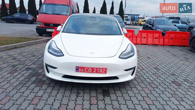 Седан Tesla Model 3 2019 в Львове