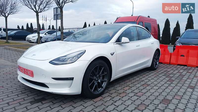 Седан Tesla Model 3 2019 в Львове