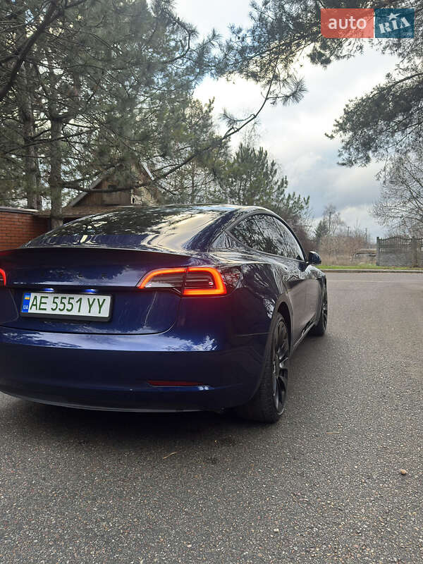 Седан Tesla Model 3 2023 в Днепре