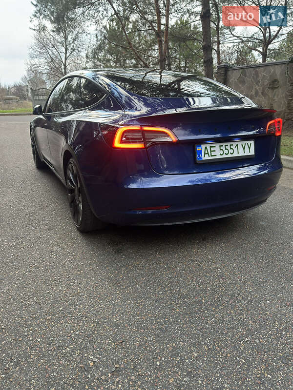 Седан Tesla Model 3 2023 в Днепре