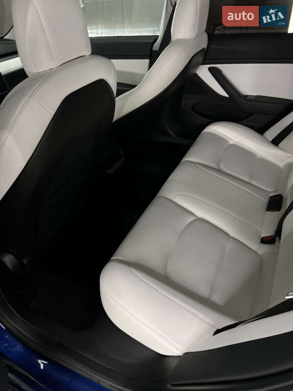 Седан Tesla Model 3 2020 в Киеве