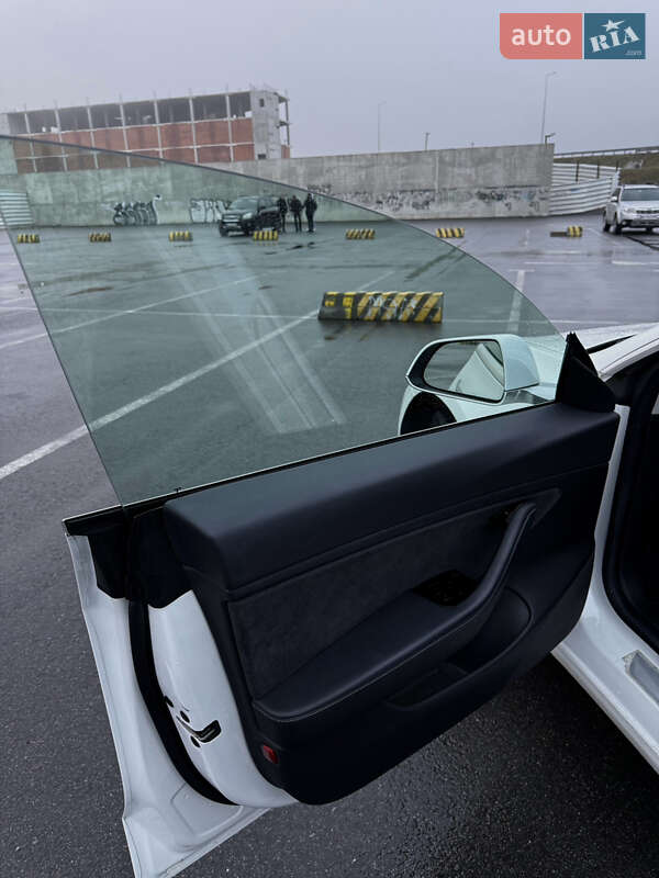 Седан Tesla Model 3 2018 в Львове