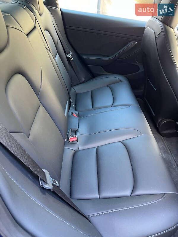 Седан Tesla Model 3 2022 в Николаеве