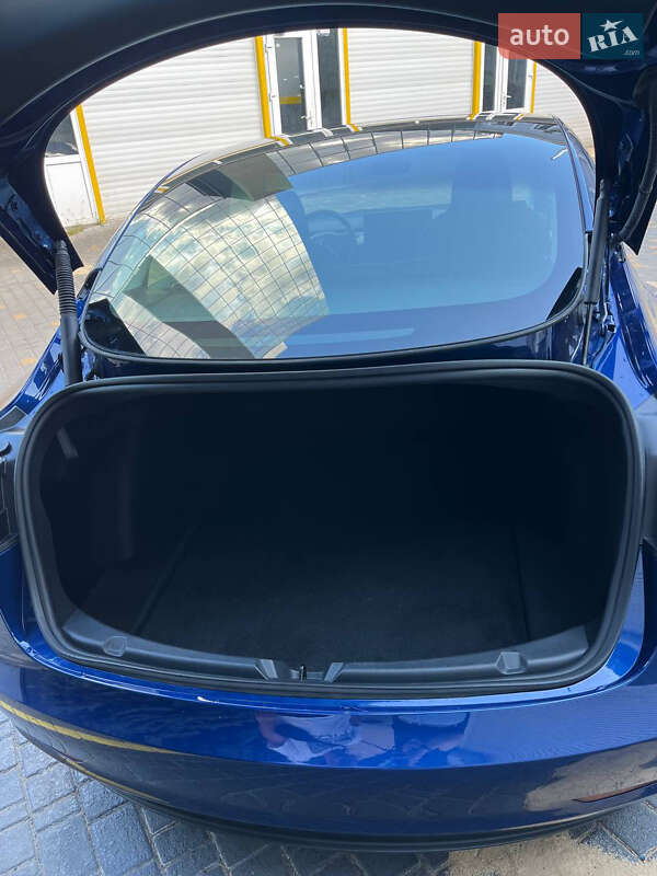 Седан Tesla Model 3 2022 в Николаеве