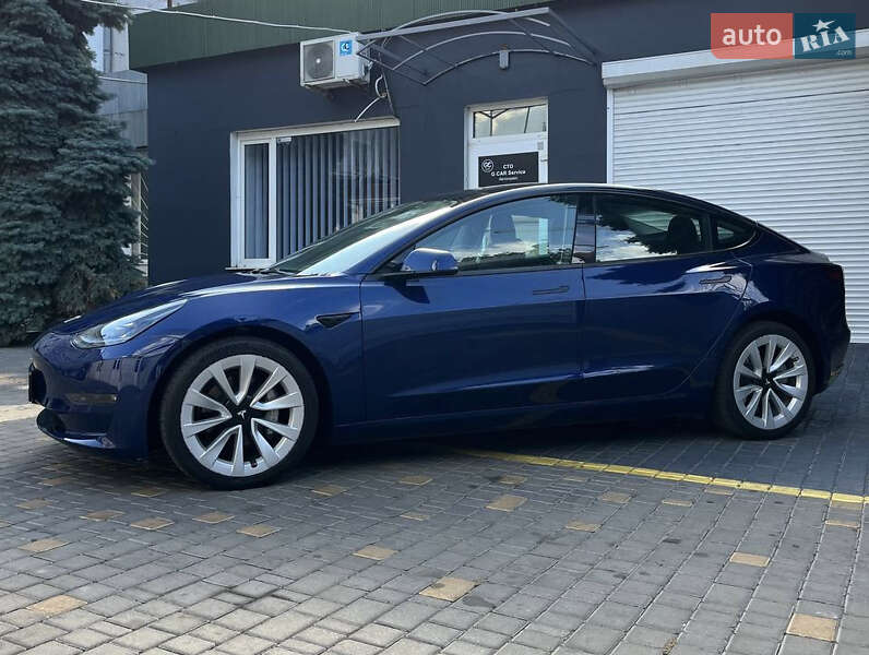 Седан Tesla Model 3 2022 в Николаеве