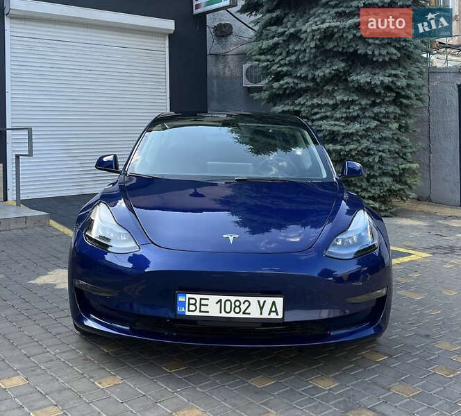 Седан Tesla Model 3 2022 в Николаеве