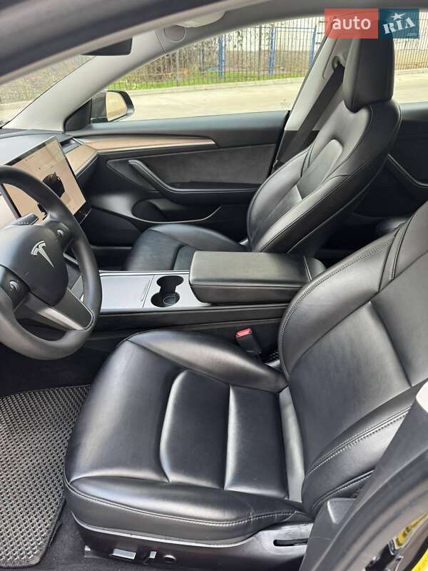 Седан Tesla Model 3 2023 в Одессе