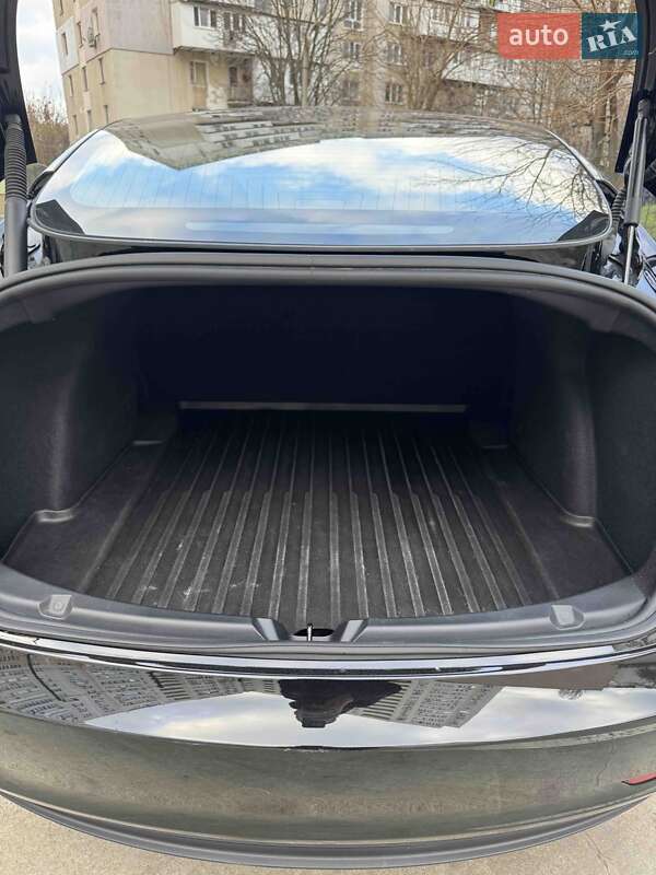 Седан Tesla Model 3 2023 в Одессе