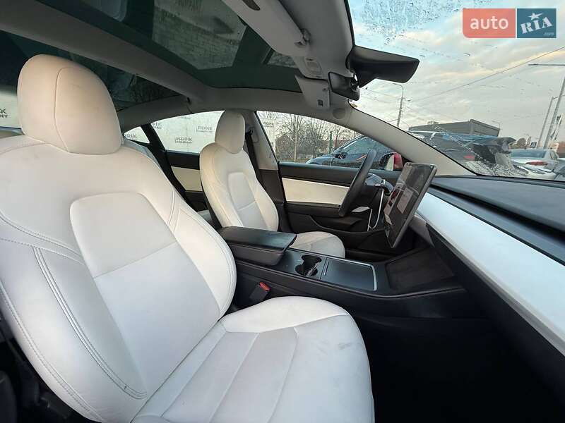 Седан Tesla Model 3 2021 в Луцке