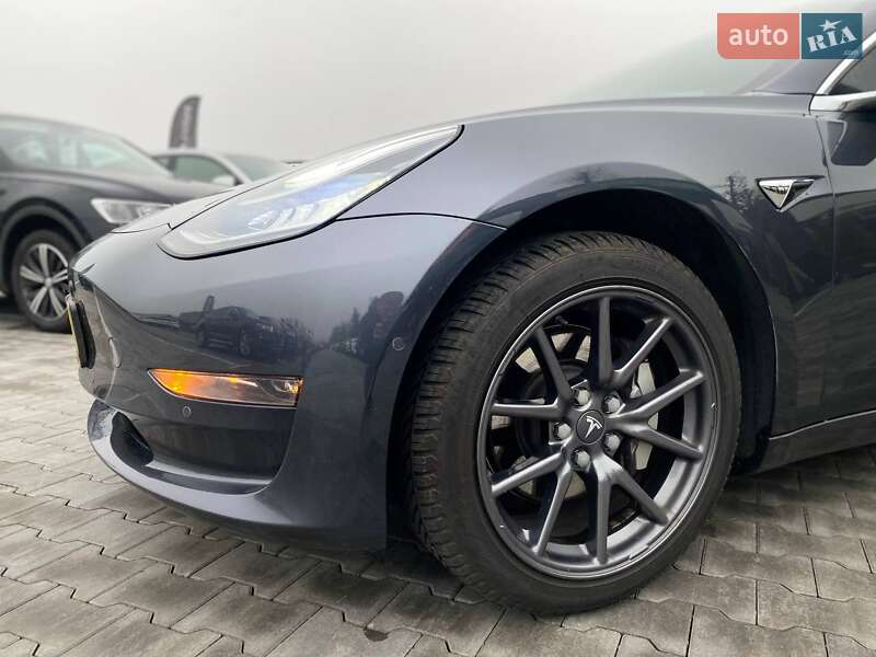 Седан Tesla Model 3 2019 в Киеве