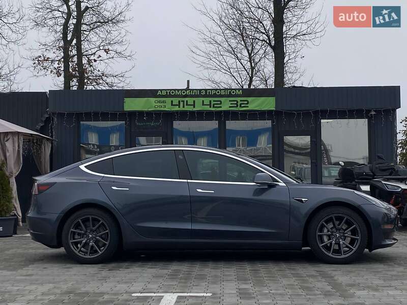 Седан Tesla Model 3 2019 в Киеве