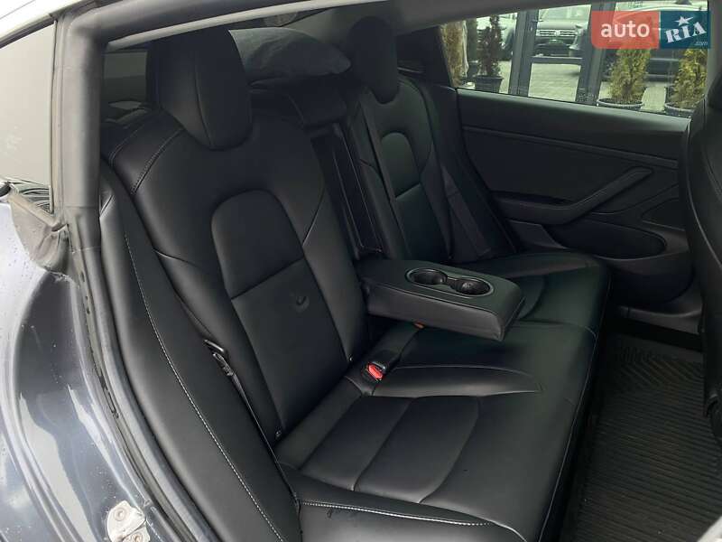 Седан Tesla Model 3 2019 в Киеве