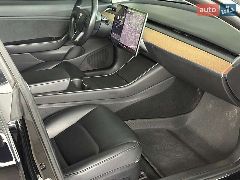 Седан Tesla Model 3 2019 в Одессе