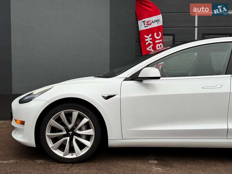 Седан Tesla Model 3 2018 в Киеве