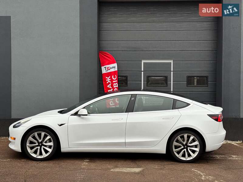 Седан Tesla Model 3 2018 в Киеве
