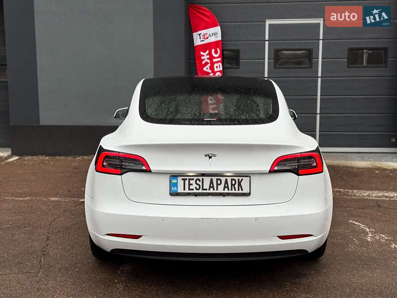 Седан Tesla Model 3 2018 в Киеве