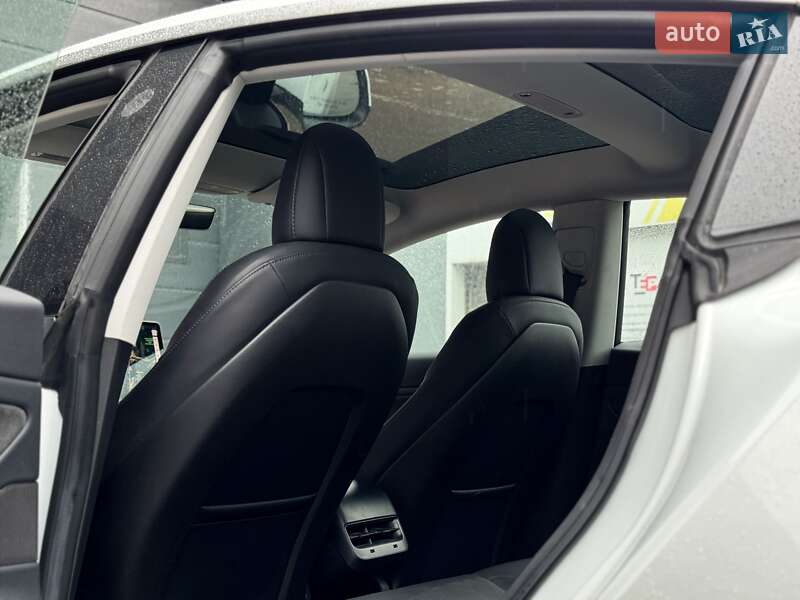 Седан Tesla Model 3 2018 в Киеве