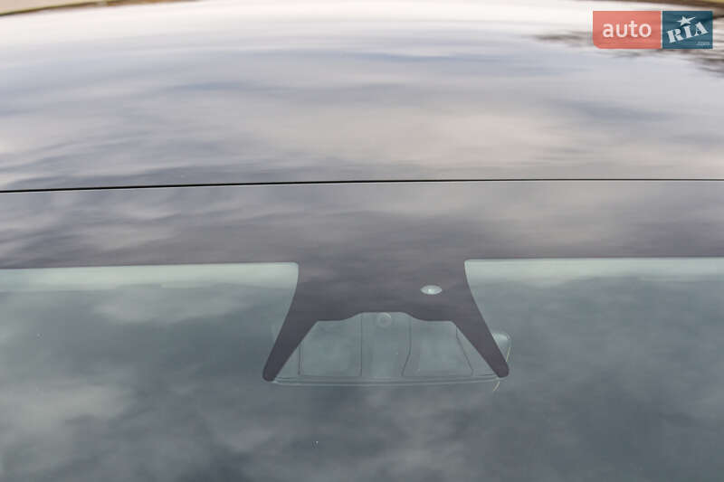 Седан Tesla Model 3 2023 в Львове