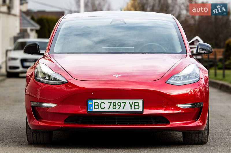 Седан Tesla Model 3 2023 в Львове
