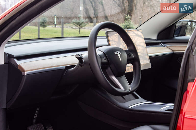 Седан Tesla Model 3 2023 в Львове