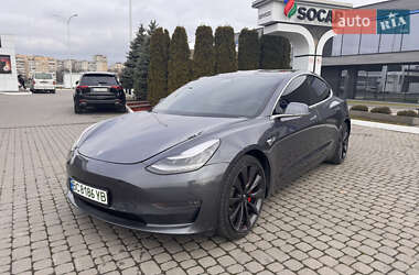 Седан Tesla Model 3 2020 в Львове