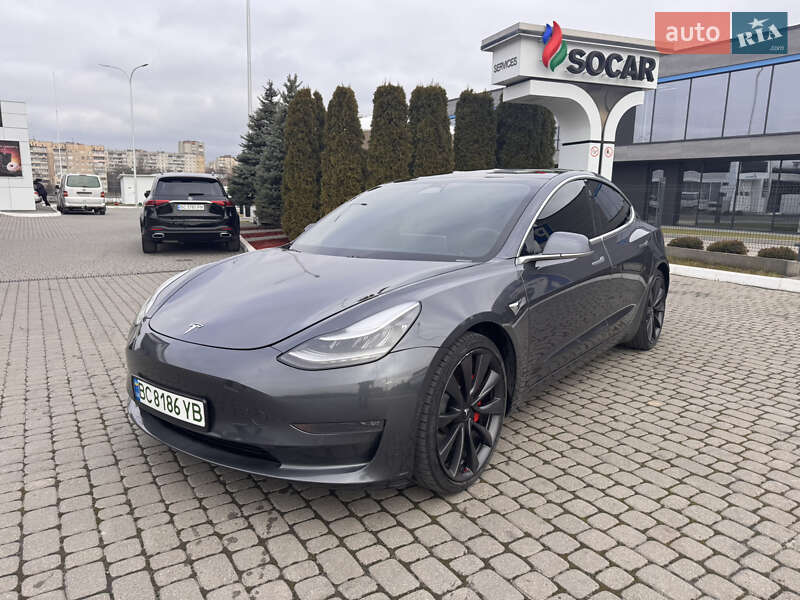 Tesla Model 3 2020
