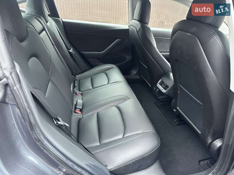 Седан Tesla Model 3 2019 в Киеве