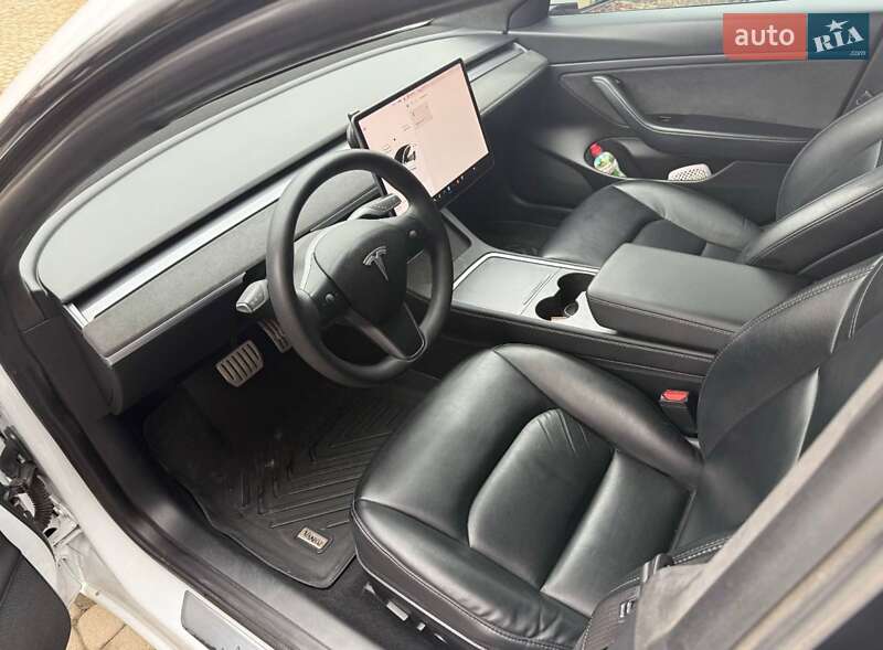 Седан Tesla Model 3 2020 в Черновцах