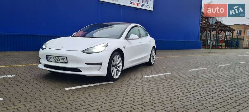 Седан Tesla Model 3 2017 в Нововолынске
