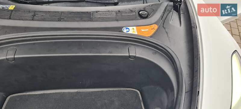 Седан Tesla Model 3 2017 в Нововолынске