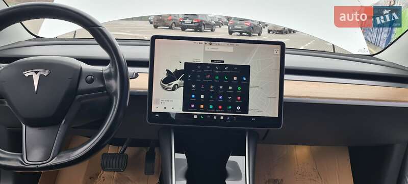 Седан Tesla Model 3 2017 в Нововолынске