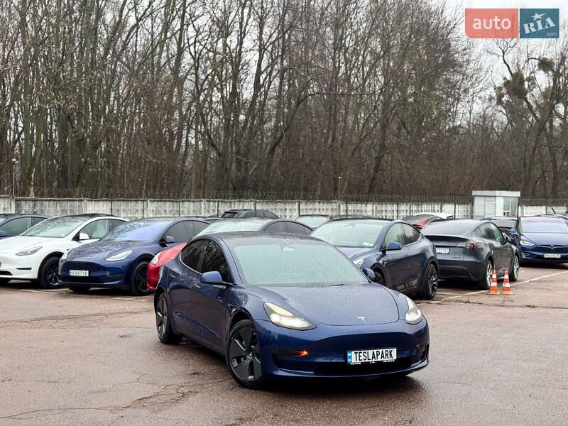 Седан Tesla Model 3 2021 в Киеве