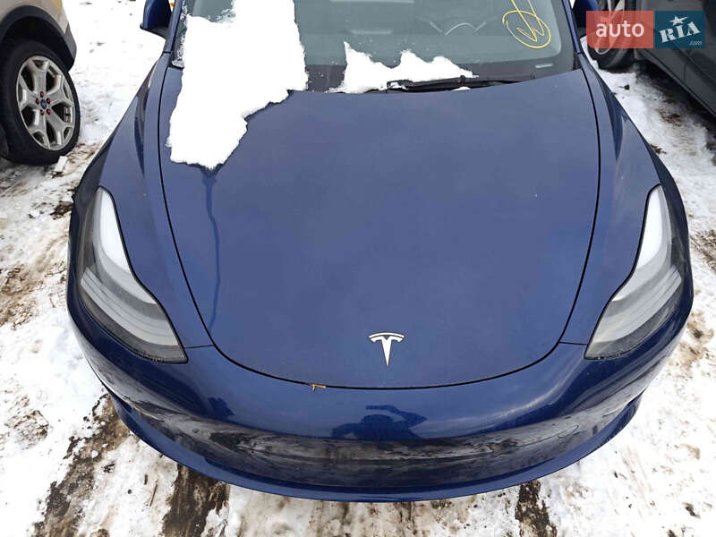 Седан Tesla Model 3 2023 в Львове