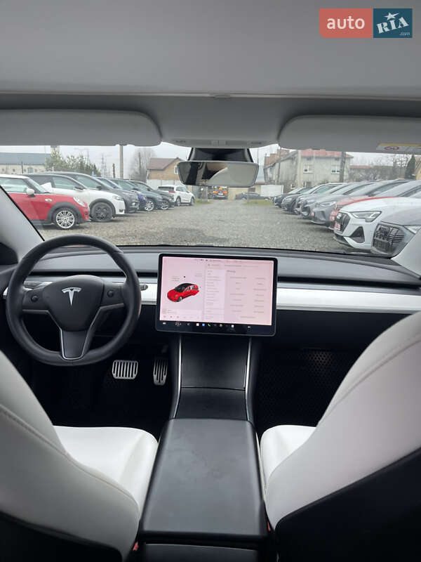 Седан Tesla Model 3 2019 в Львове