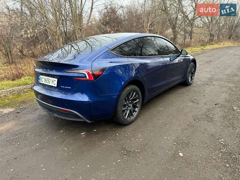 Седан Tesla Model 3 2025 в Львове